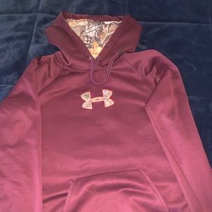 UNDER AMOUR sweatshirt!!